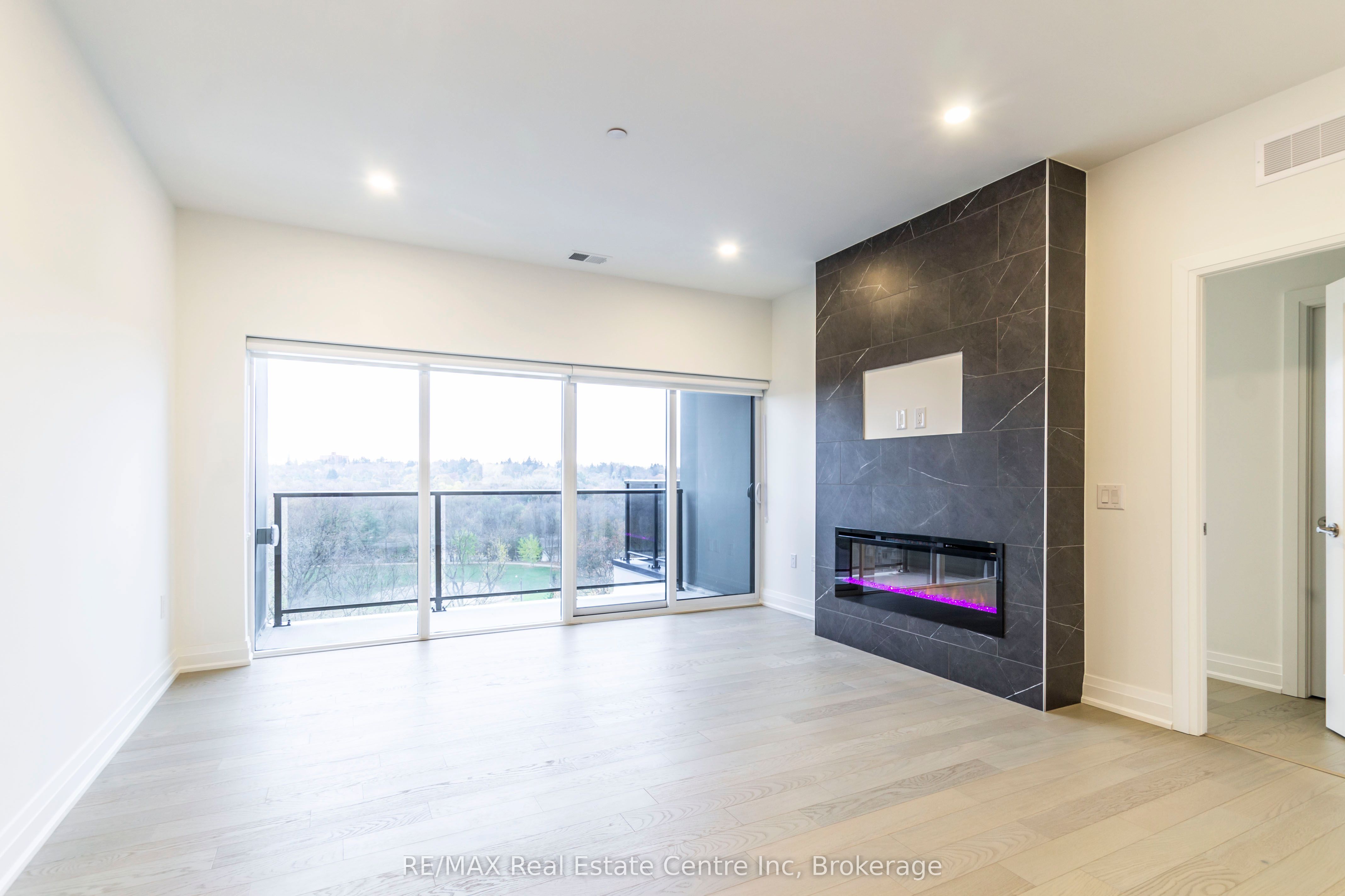 71 Wyndham Street S, #701