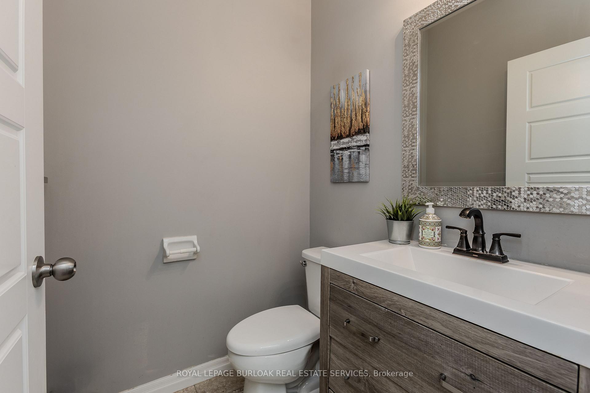 2 Bedrooms Condo at 70 Plains, Burlington For sale
