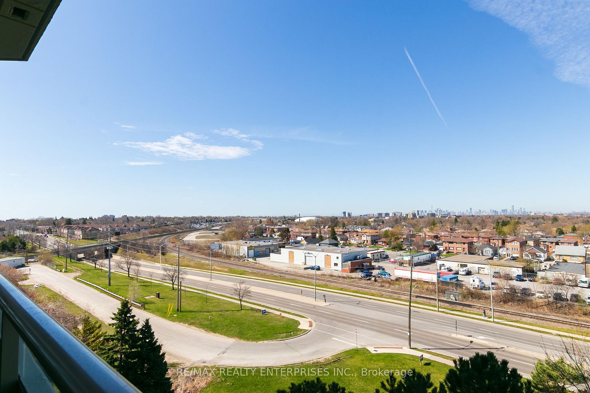 3 Bedrooms Condo at 1 Greystone Walk,  Toronto For sale