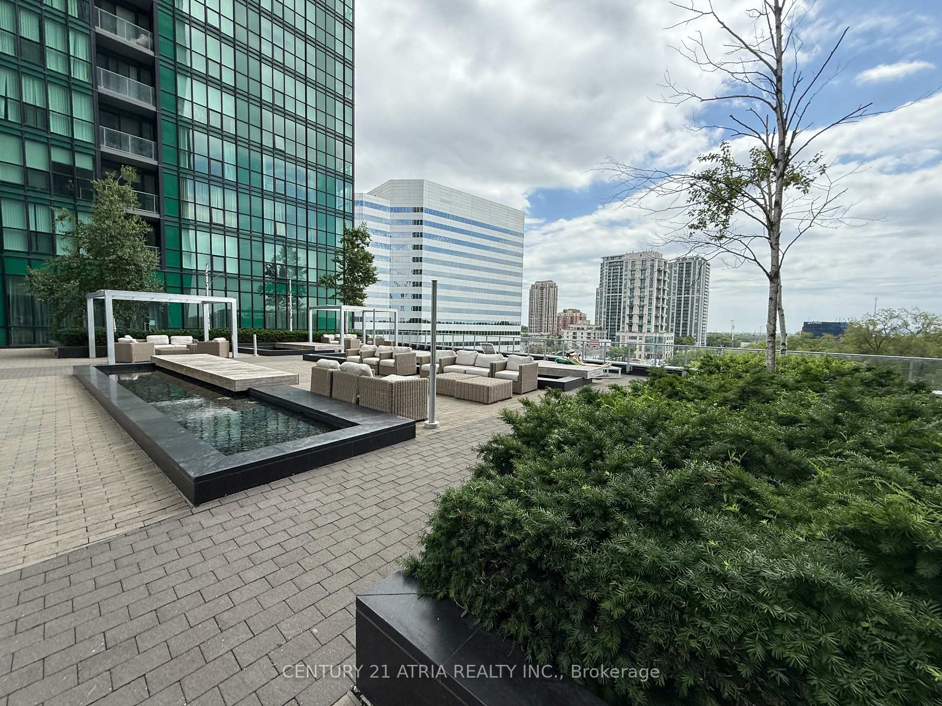 2 Bedrooms Condo at 11 Bogert, Toronto For sale