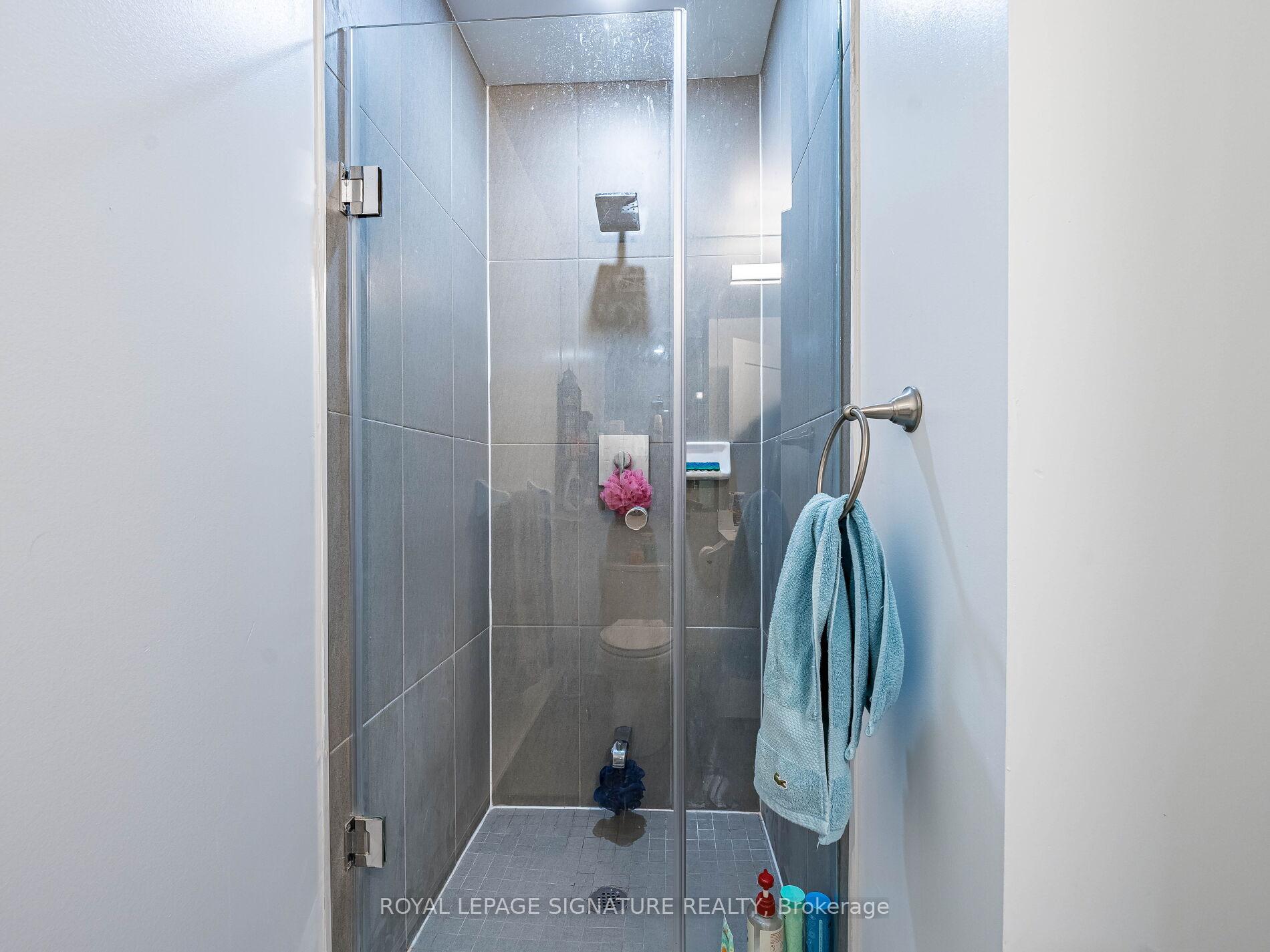 2 Bedrooms Condo at 60 Princess, Toronto For sale