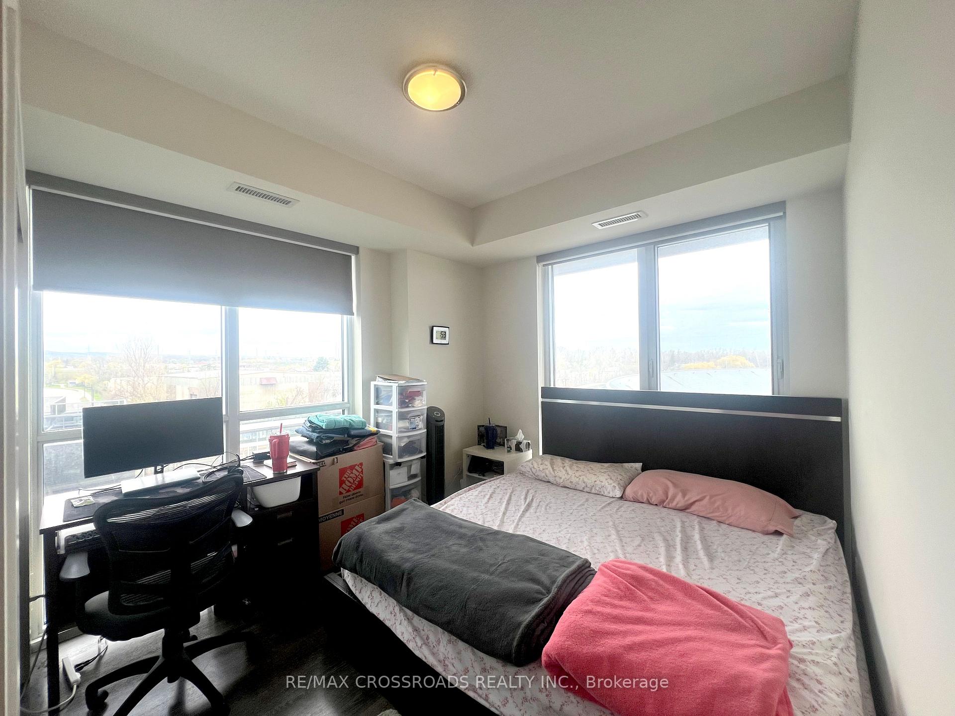 2 Bedrooms Condo at 2093 Fairview,  Burlington For sale