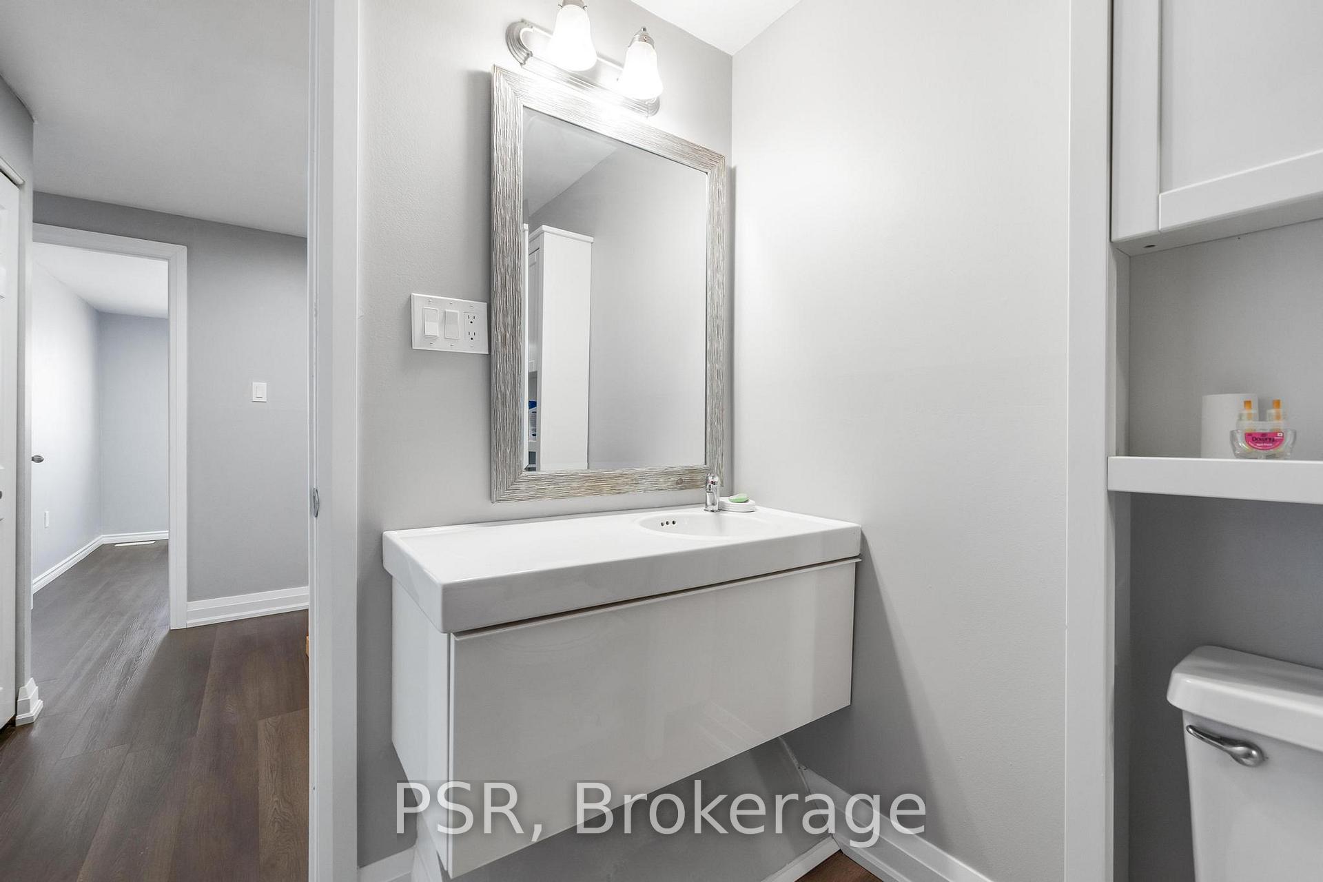 3 Bedrooms Condo at 10 Angus, Hamilton For sale