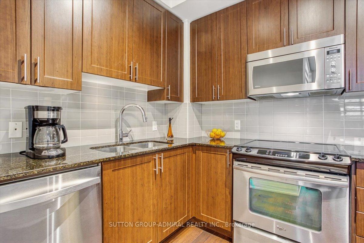 2 Bedrooms Condo at 95 North Park, Vaughan For sale
