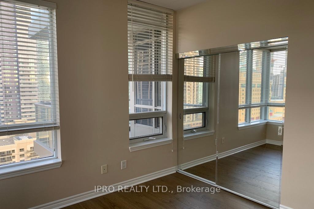 3 Bedrooms Condo at 388 Prince of Wales, Mississauga For sale