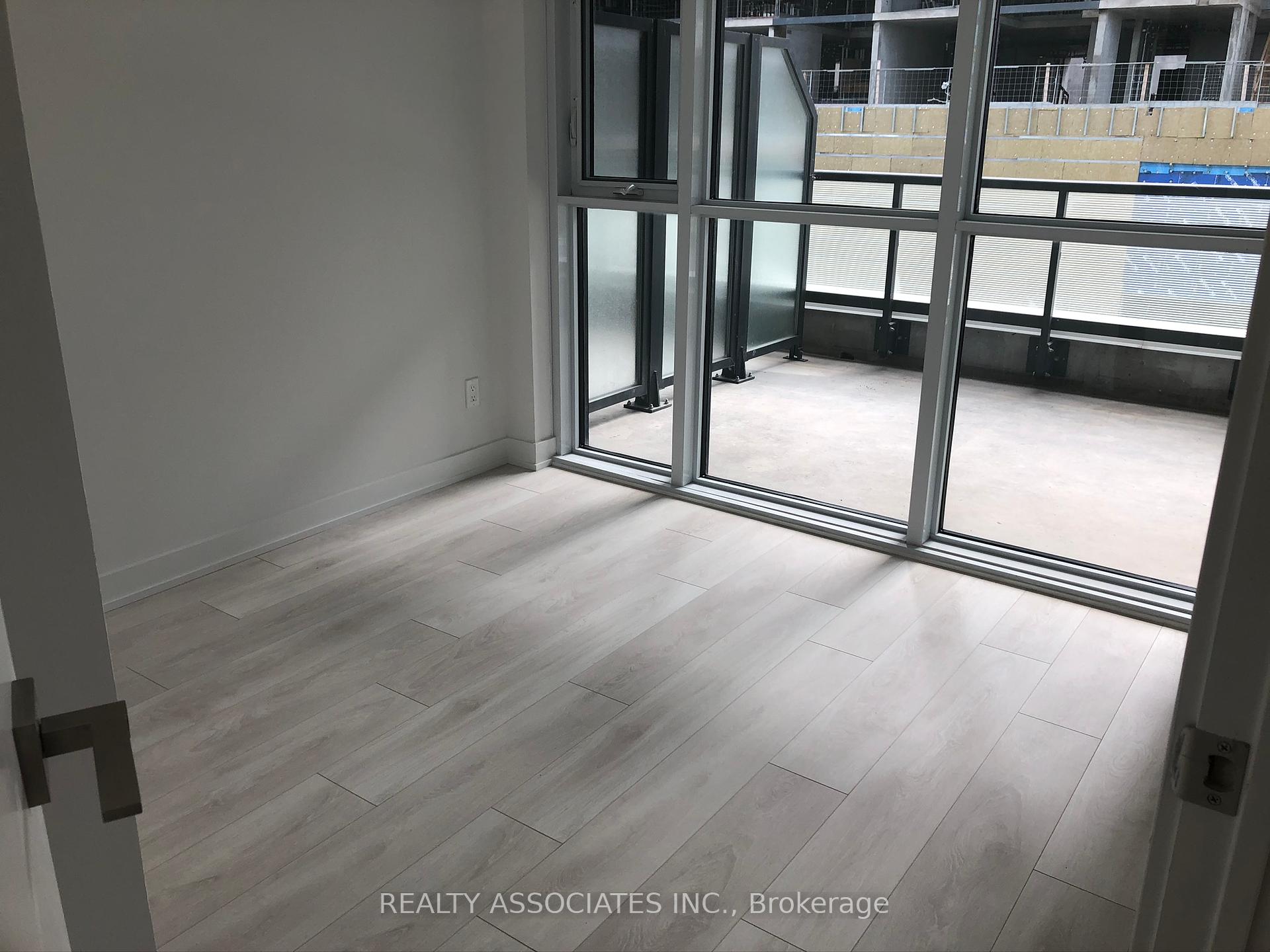 2 Bedrooms Condo at 30 Ordnance, Toronto For sale