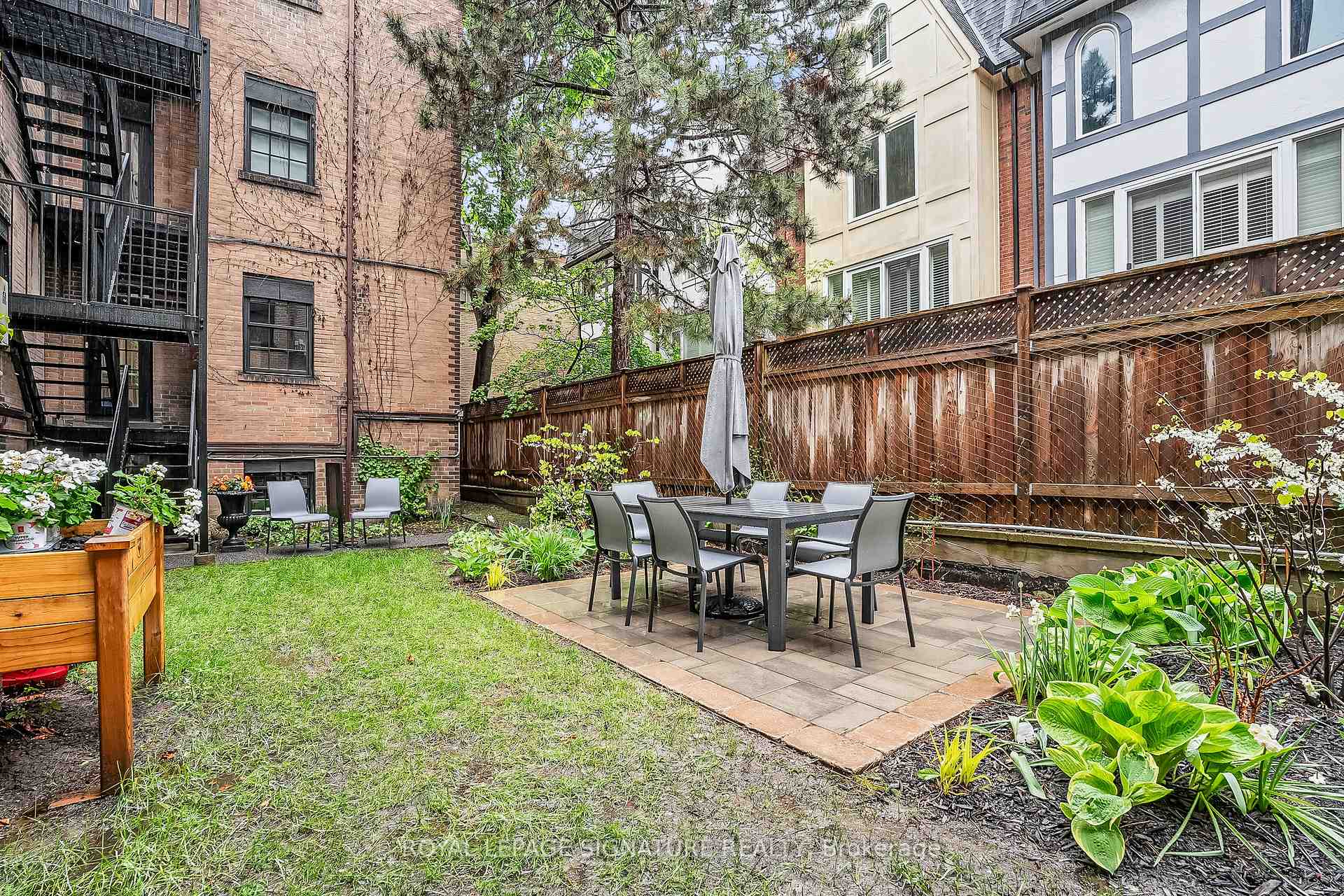 2 Bedrooms Co-op at 150 St Clair, Toronto For sale