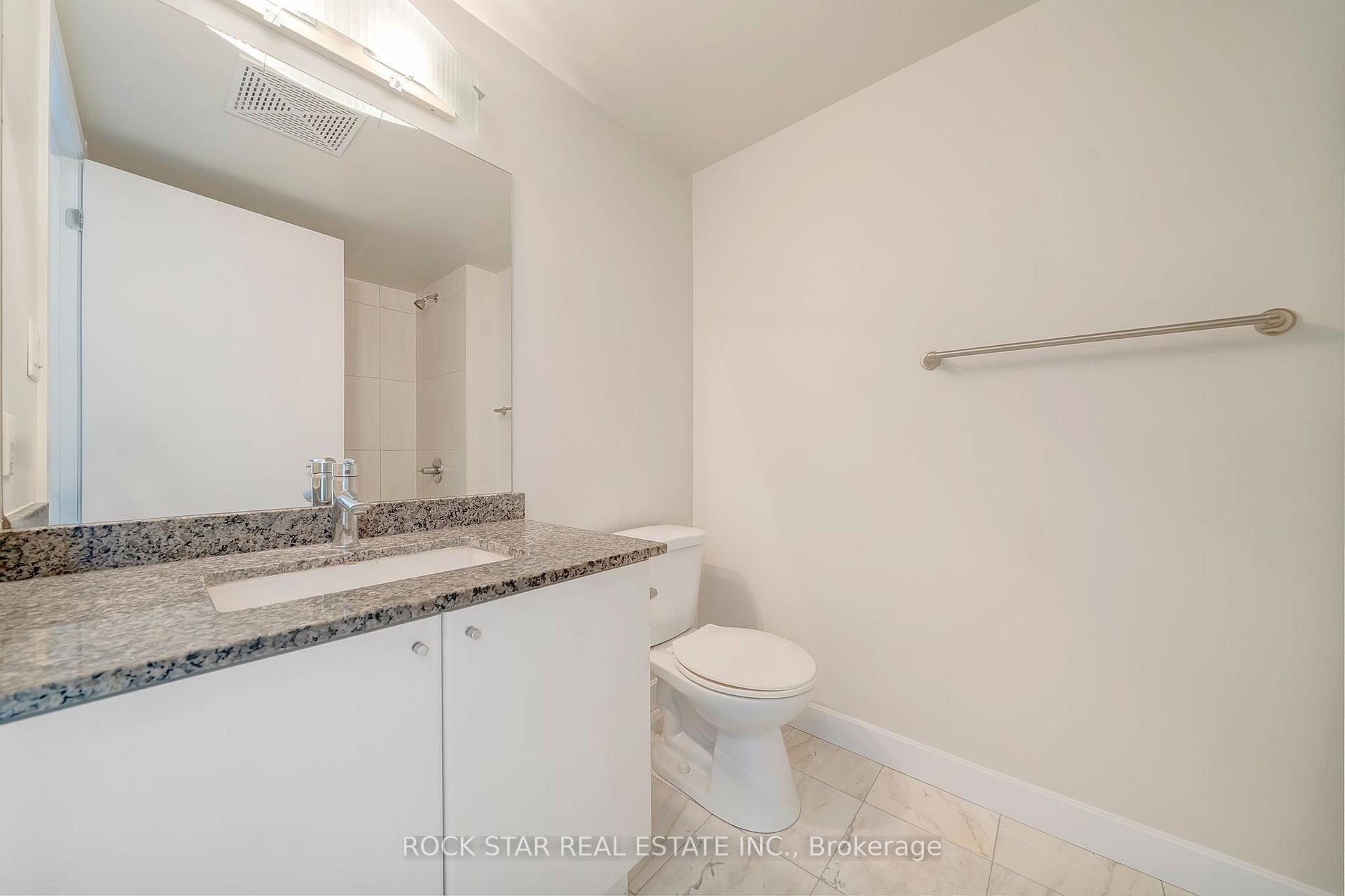 2 Bedrooms Condo at 18 Harbour,  Toronto For sale
