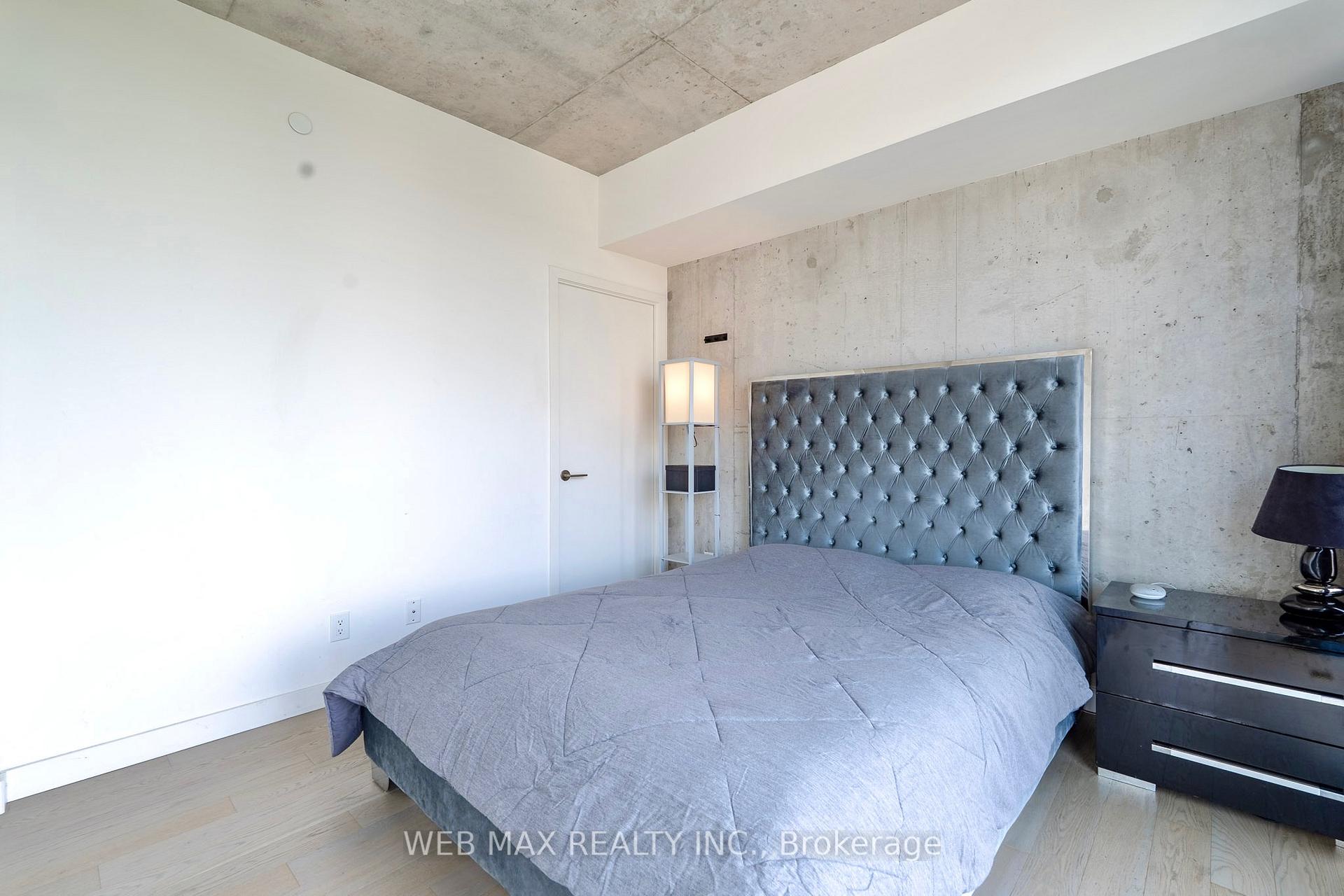 2 Bedrooms Condo at 111 Bathurst, Toronto For sale