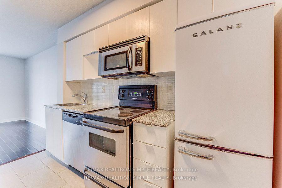 2 Bedrooms Condo at 15 Brunel, Toronto For sale