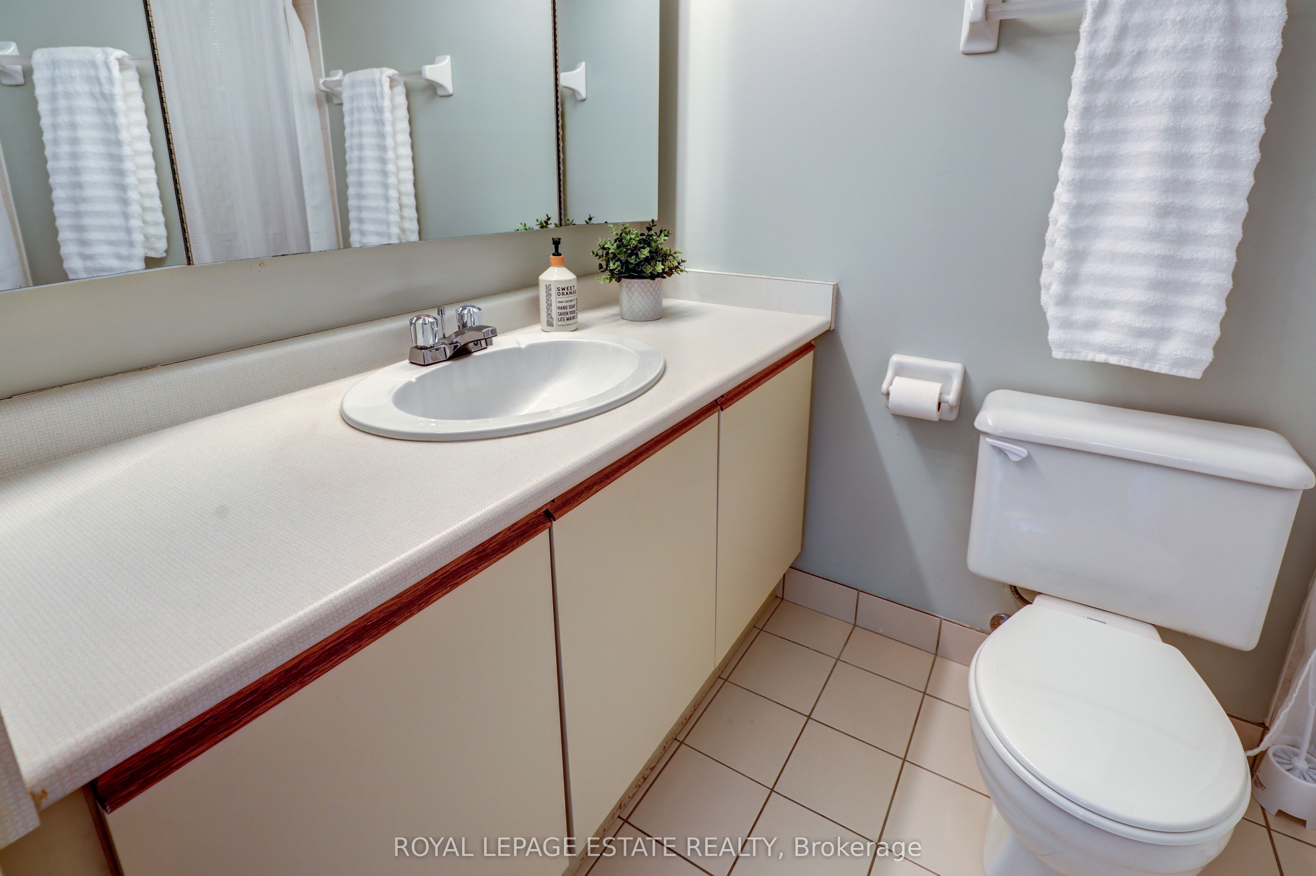 1093 Kingston Road, #808