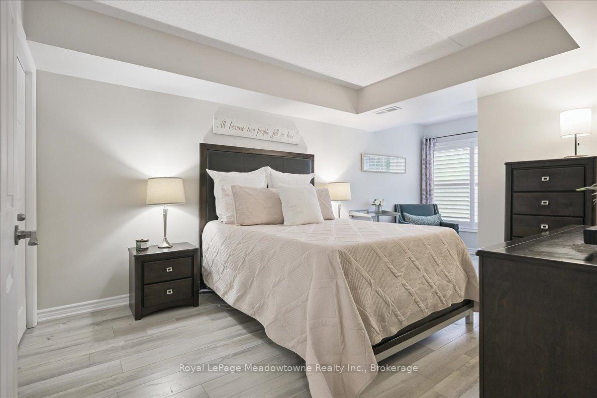 2 Bedrooms Condo at 1450 Bishops, Oakville For sale