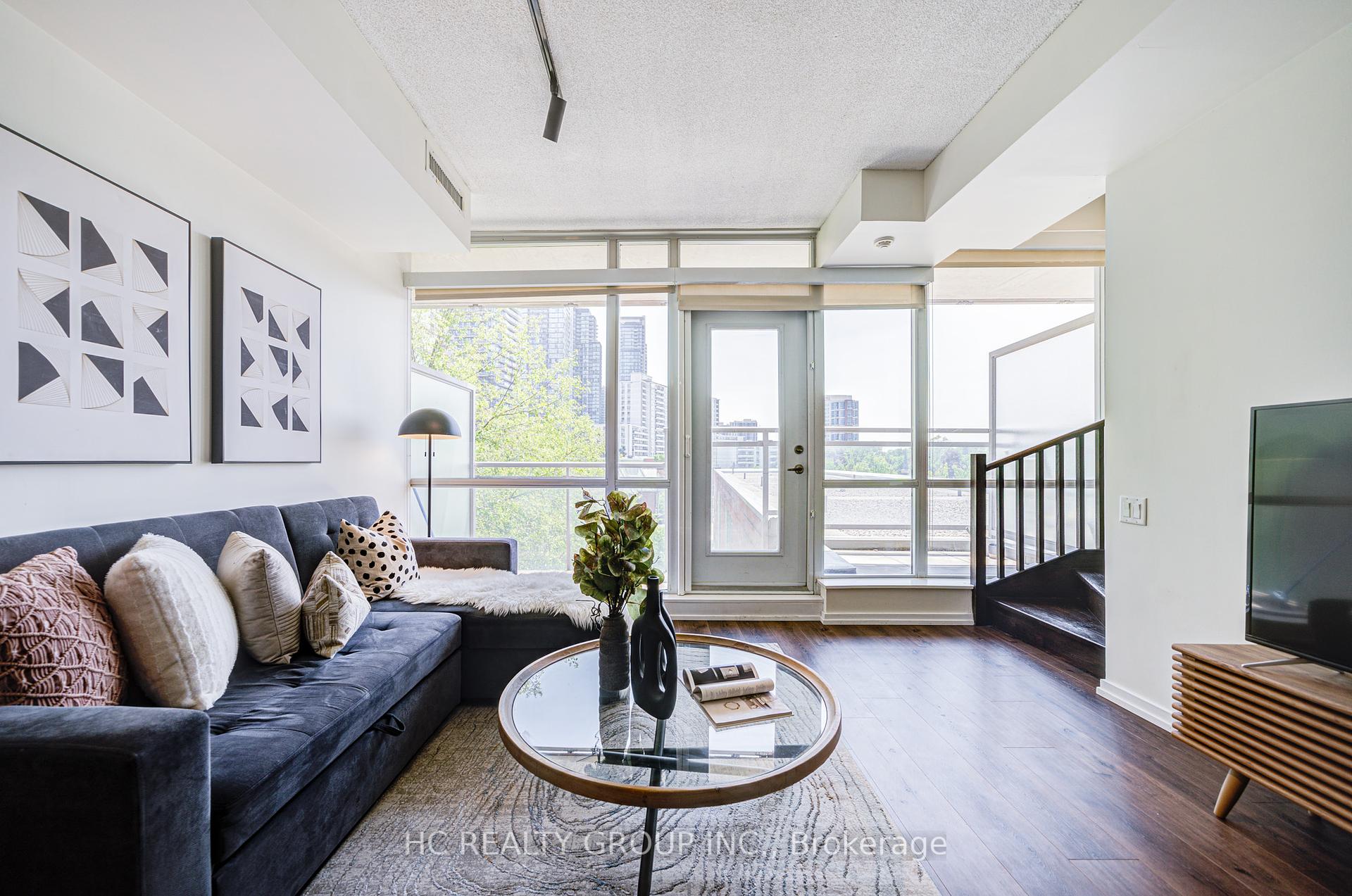 2 Bedrooms Condo at 30 Canterbury, Toronto For sale