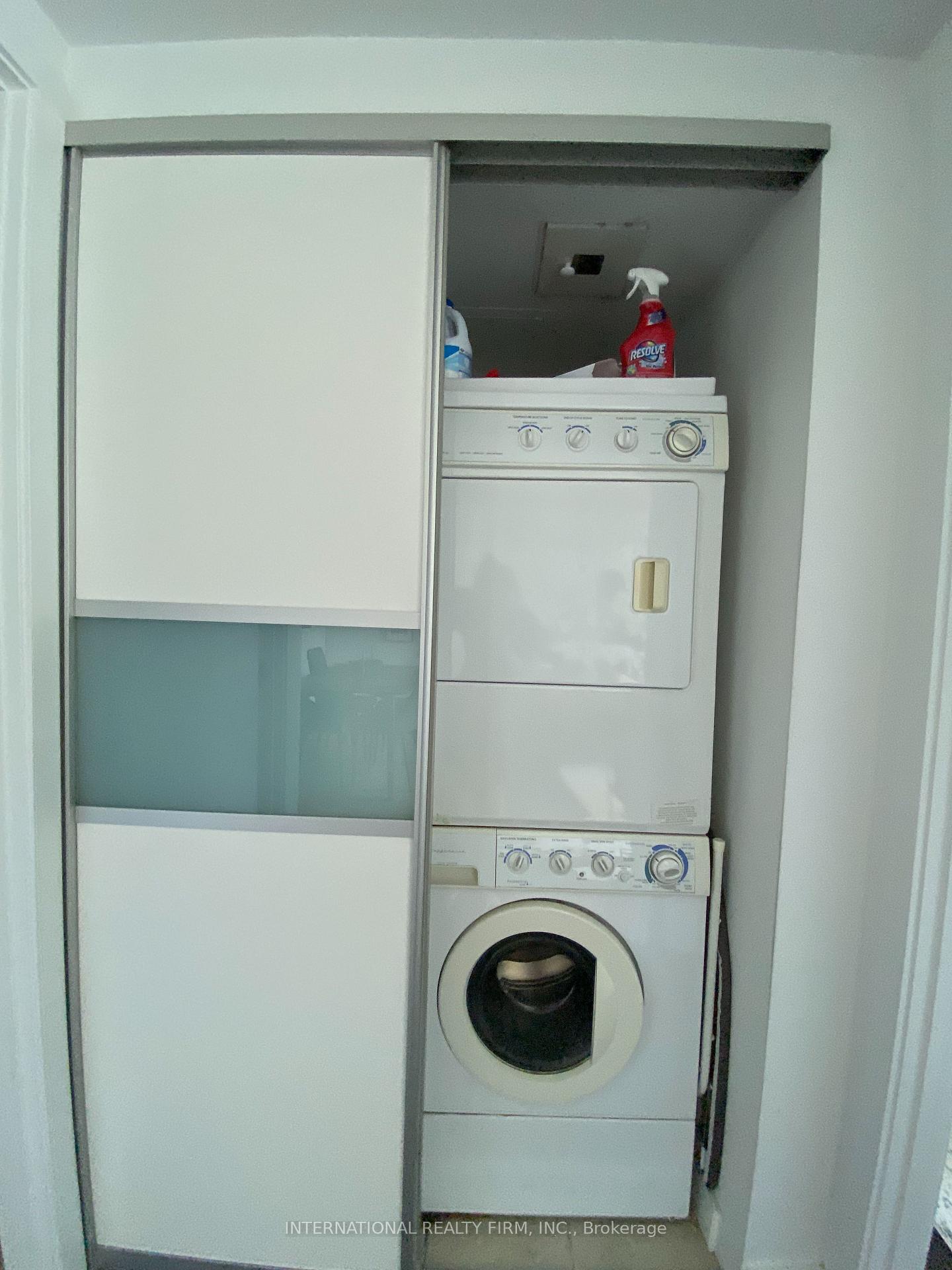 2 Bedrooms Condo at 55 Stewart, Toronto For sale