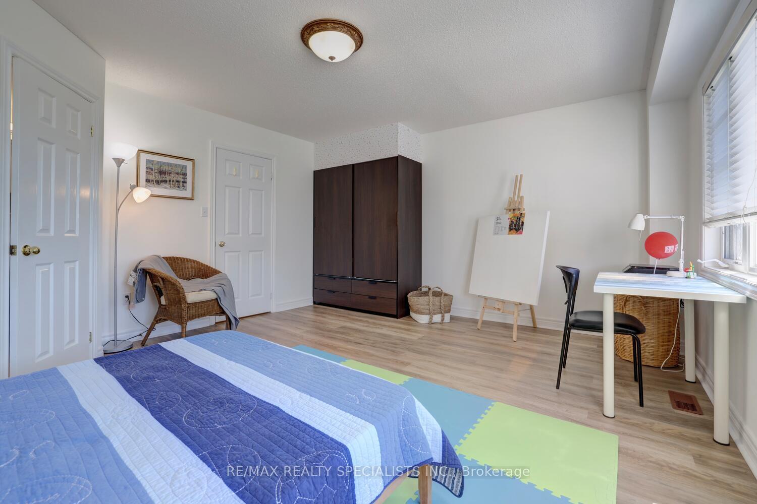 4 Bedrooms Condo at 1128 Dundas, Mississauga For sale