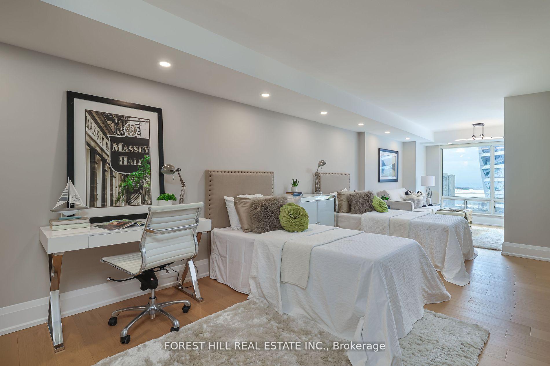 3 Bedrooms Condo at 33 University, Toronto For sale