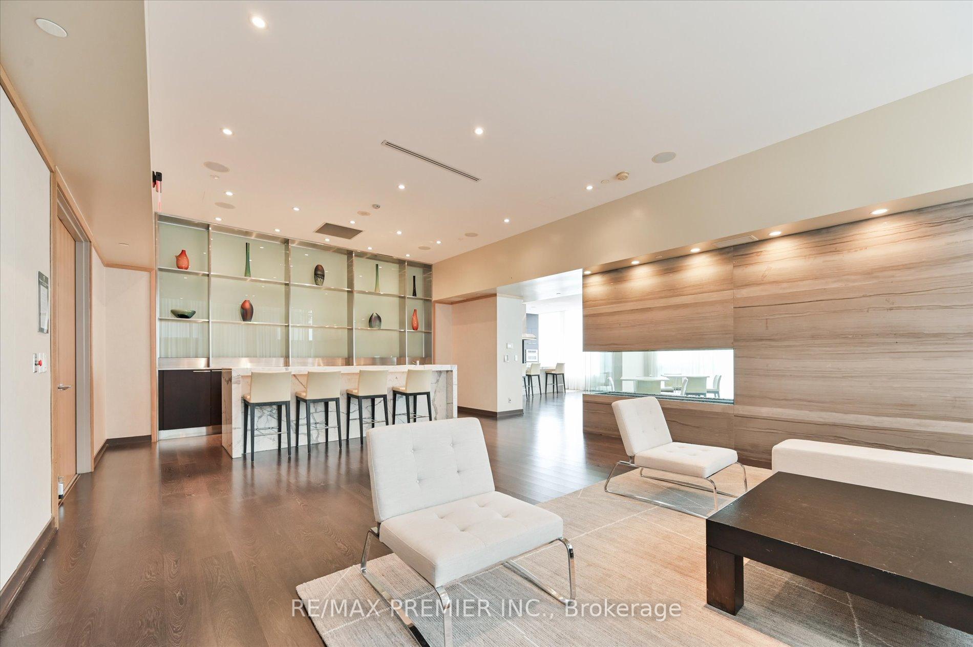 3 Bedrooms Condo at 25 Broadway, Toronto For sale