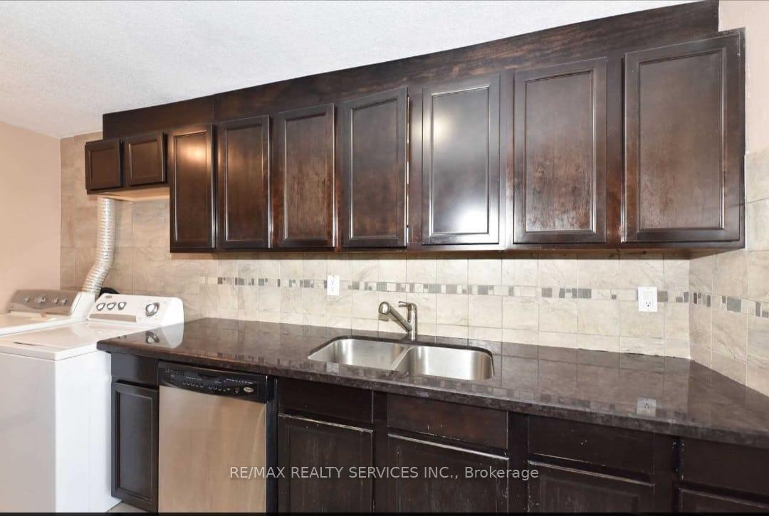 2 Bedrooms Condo at 270 PALMDALE,  Toronto For sale