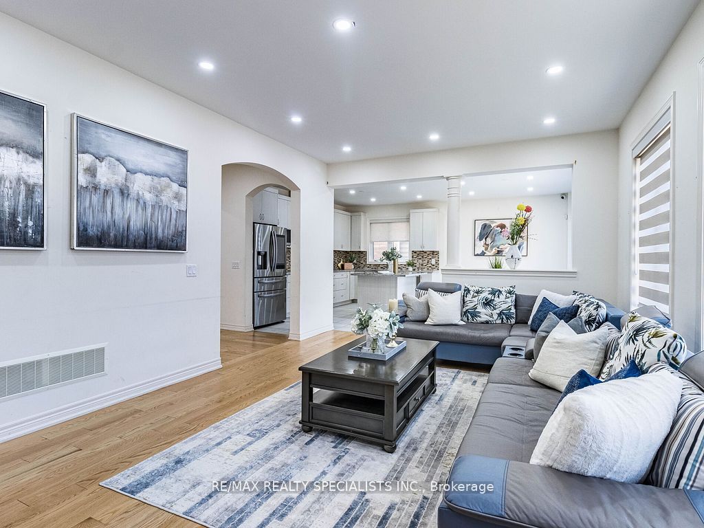 11 Elverton Crescent