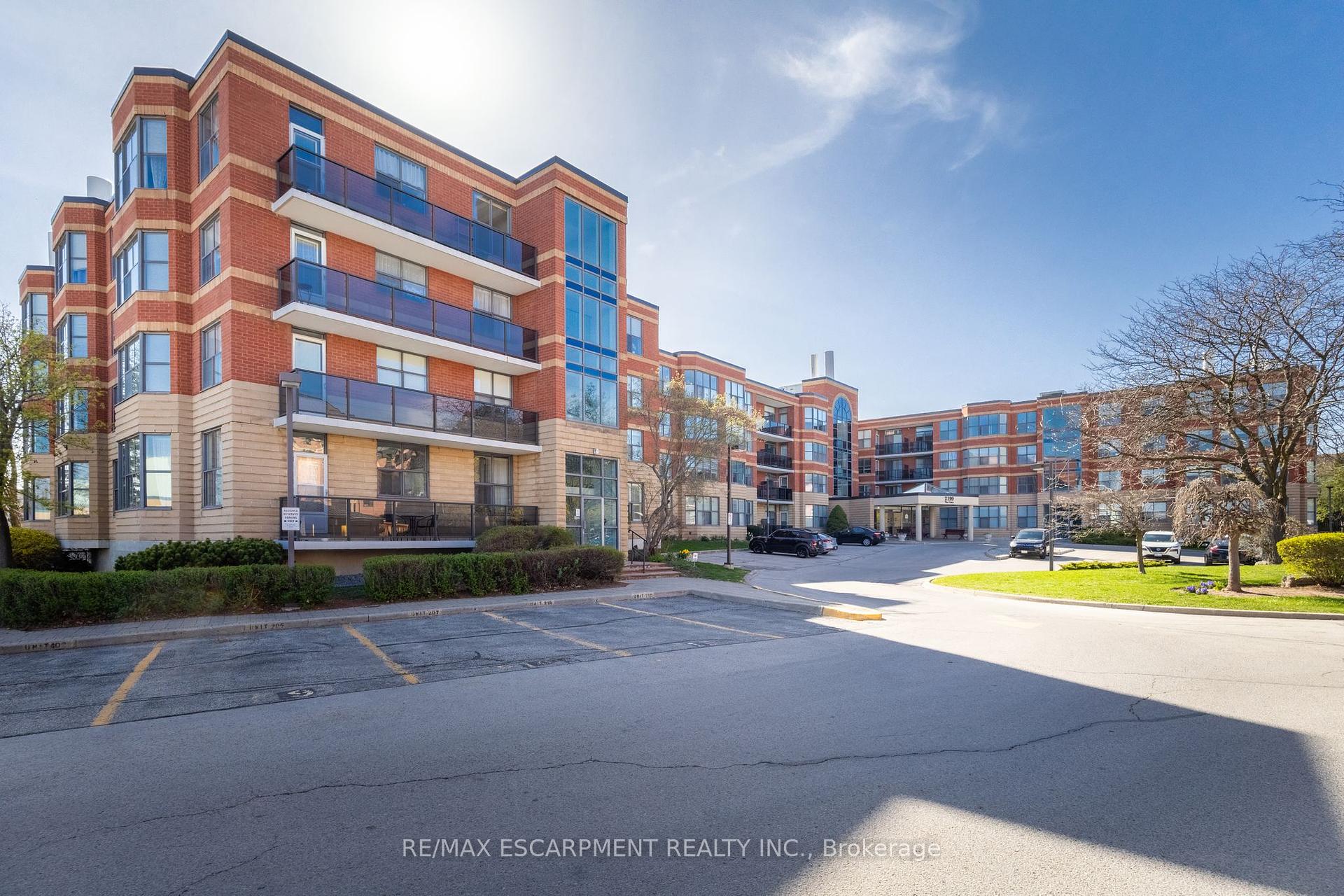 2 Bedrooms Condo at 2199 Sixth,  Oakville For sale