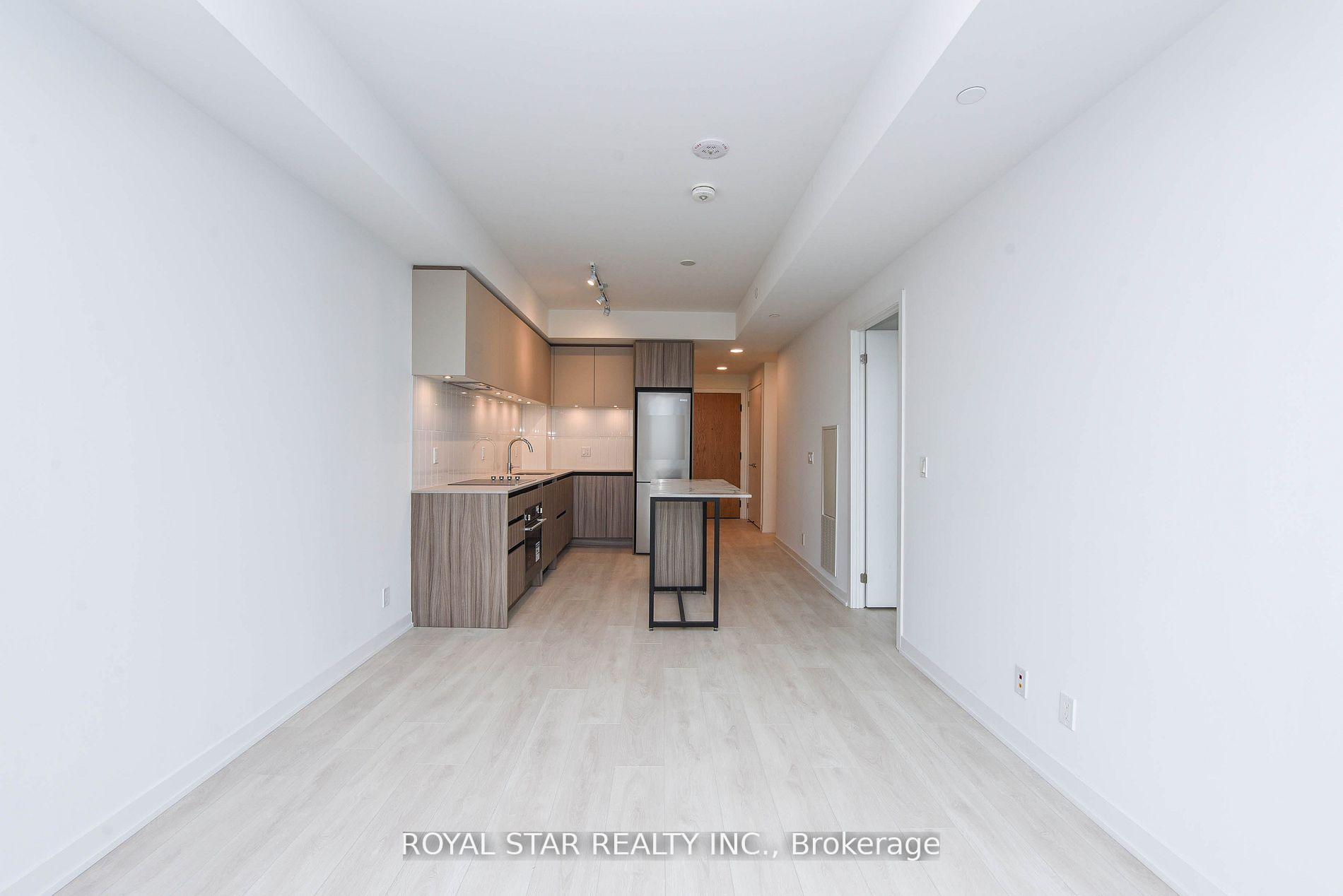 2 Bedrooms Condo at 7950 Bathurst, Vaughan For sale