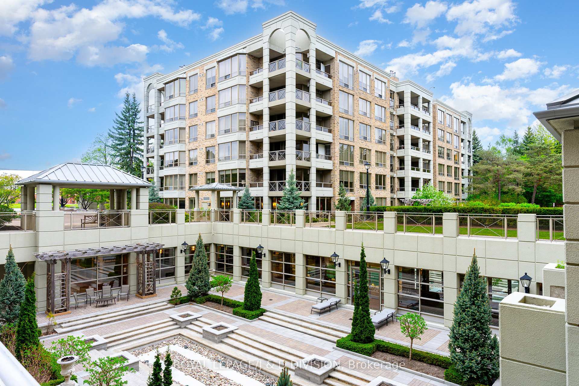 3 Bedrooms Condo at 225 The Donway, Toronto For sale