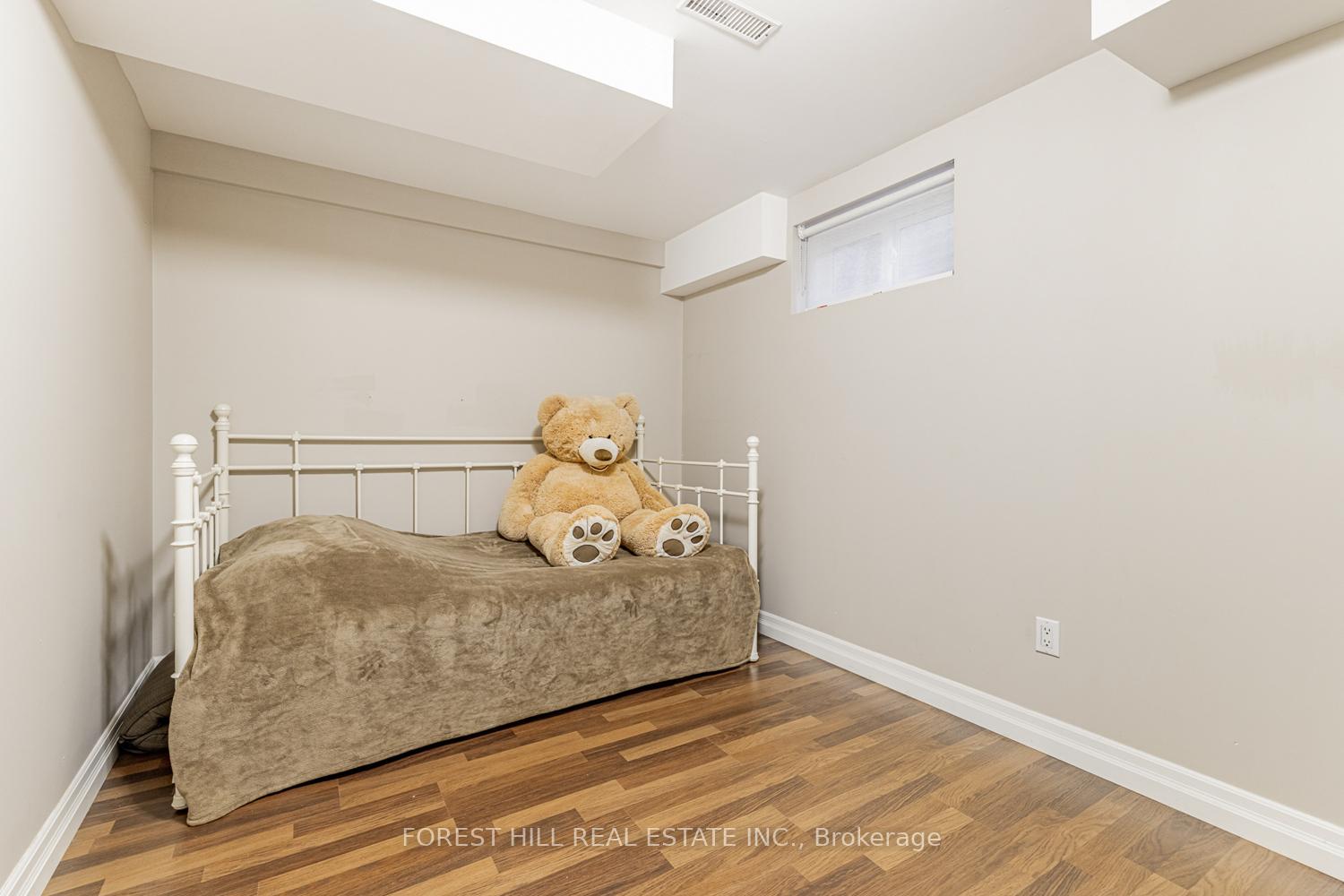 5 Bedrooms Condo at 21 Snowshoe Mill, Toronto For sale
