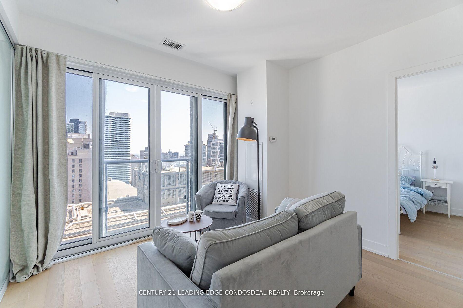 2 Bedrooms Condo at 7 Grenville, Toronto For sale