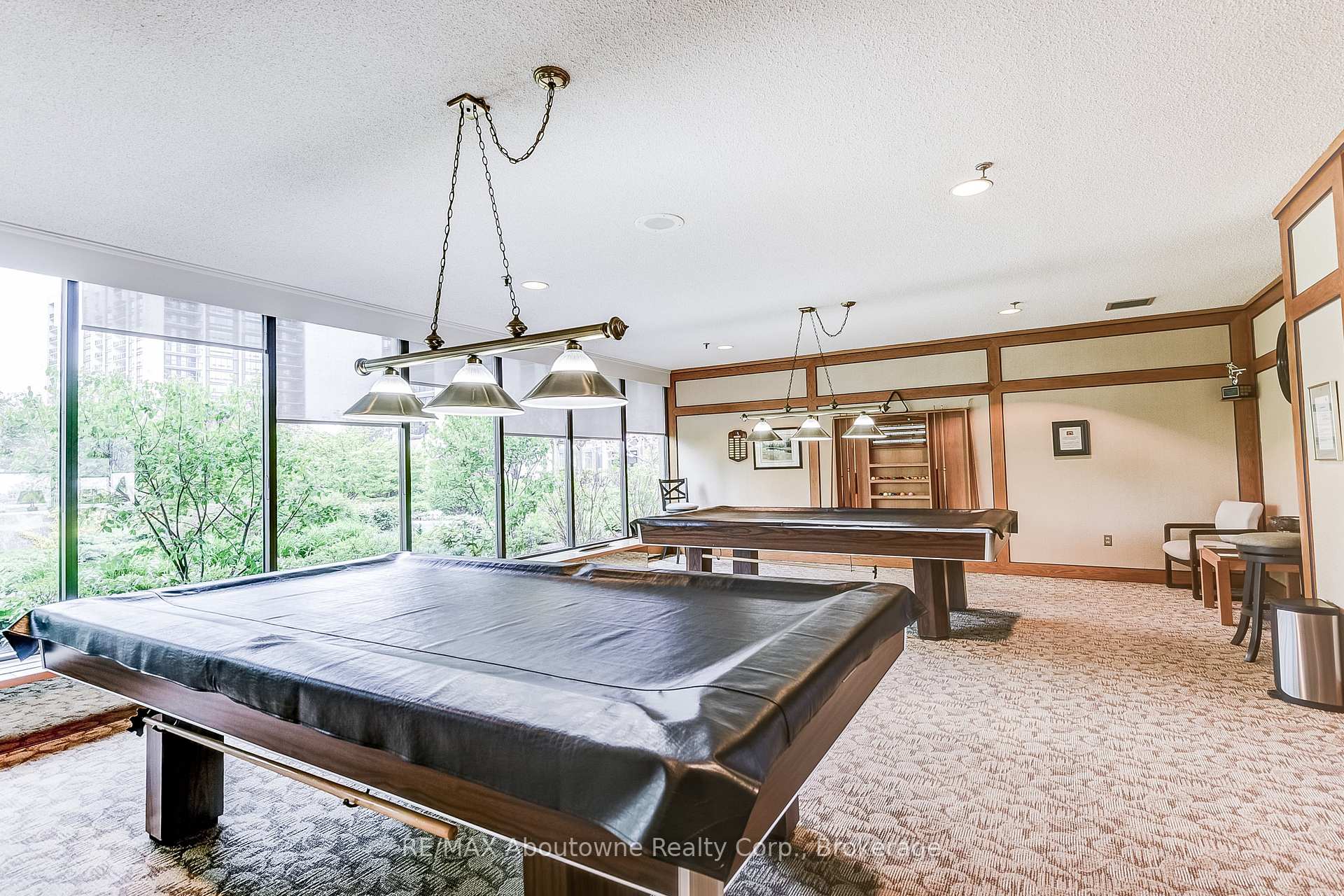 2 Bedrooms Condo at 2180 Marine, Oakville For sale