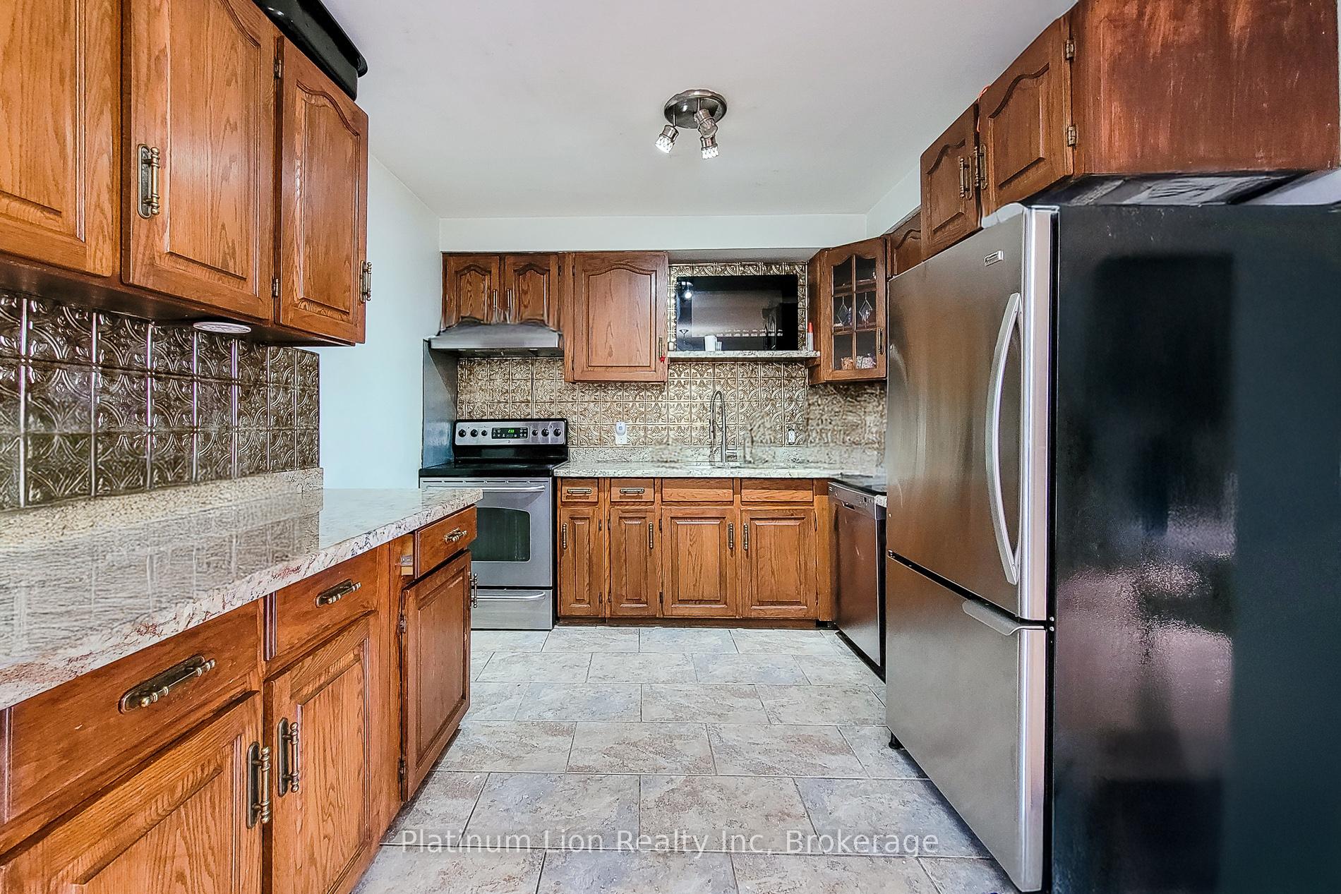 3 Bedrooms Condo at 1255 Upper Gage,  Hamilton For sale