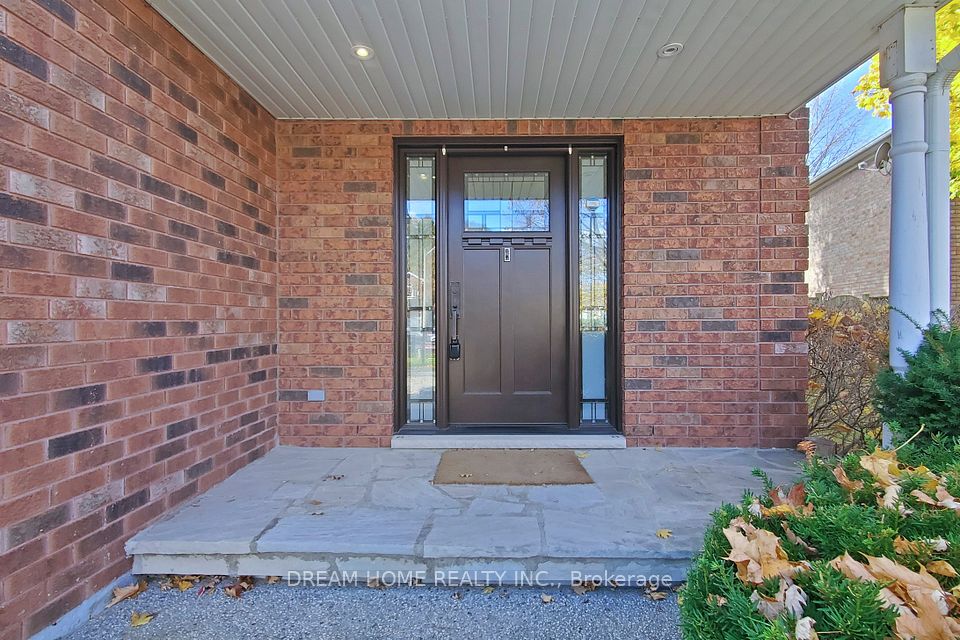 920 Glendale Court ; MLS ID: W12088500