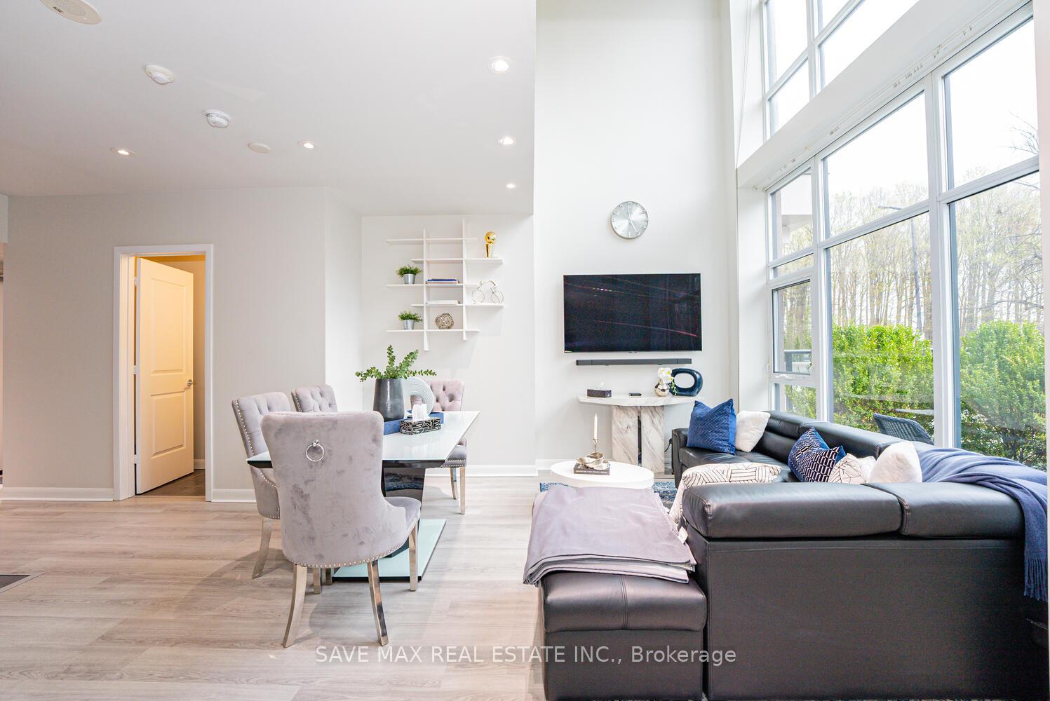 3 Bedrooms Condo at 180 Borough, Toronto For sale
