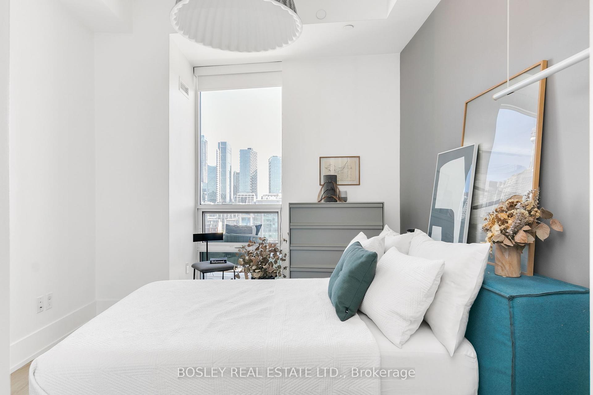 2 Bedrooms Condo at 80 Vanauley, Toronto For sale