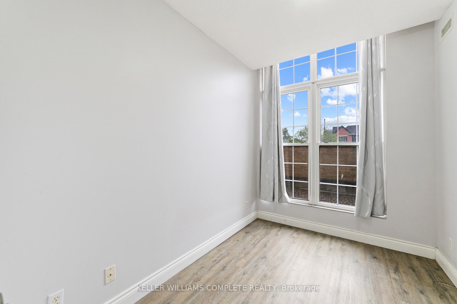2 Bedrooms Condo at 135 James, Hamilton For sale