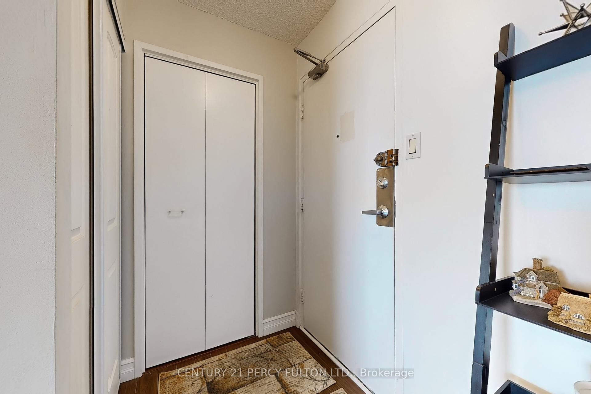 2 Bedrooms Condo at 40 Bay Mills, Toronto For sale