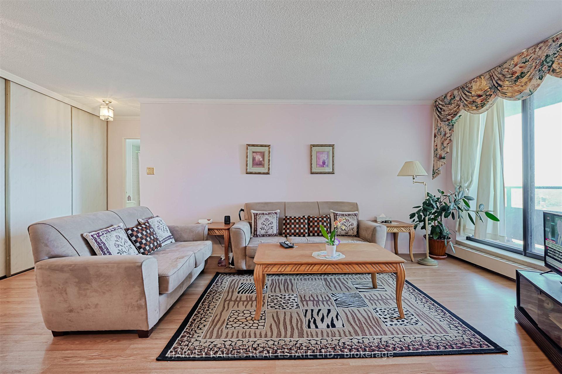 2 Bedrooms Condo at 2929 Aquitaine, Mississauga For sale