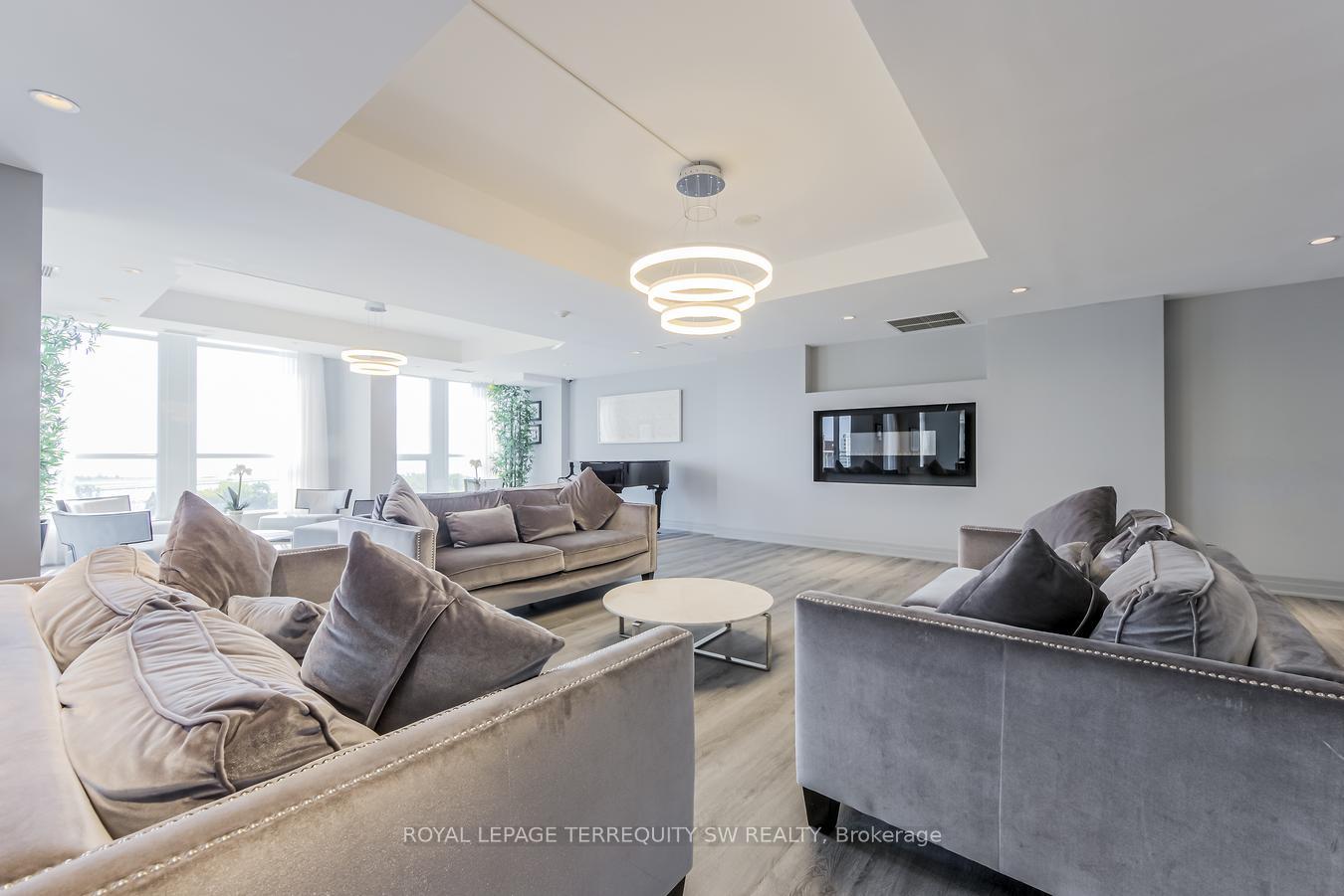 2 Bedrooms Condo at 618 A Fleet, Toronto For sale