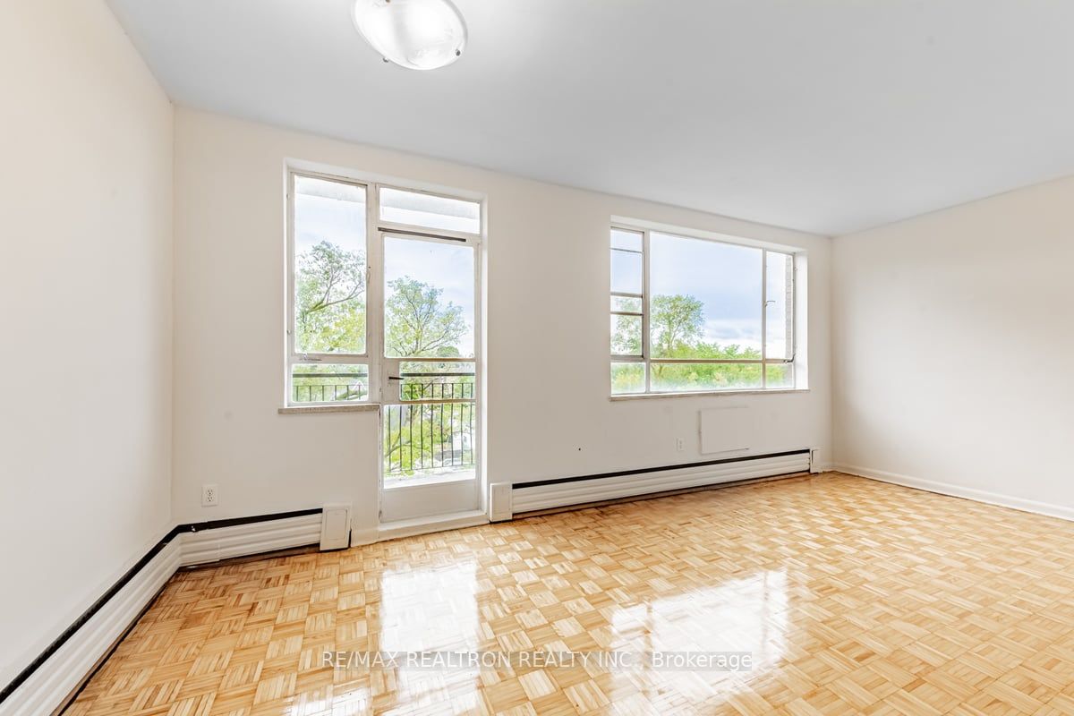 2895 Bathurst Street, #107