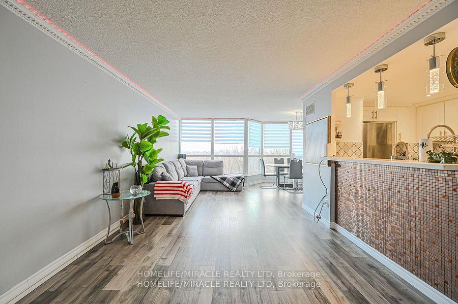 3 Bedrooms Condo at 5 Rowntree, Toronto For sale