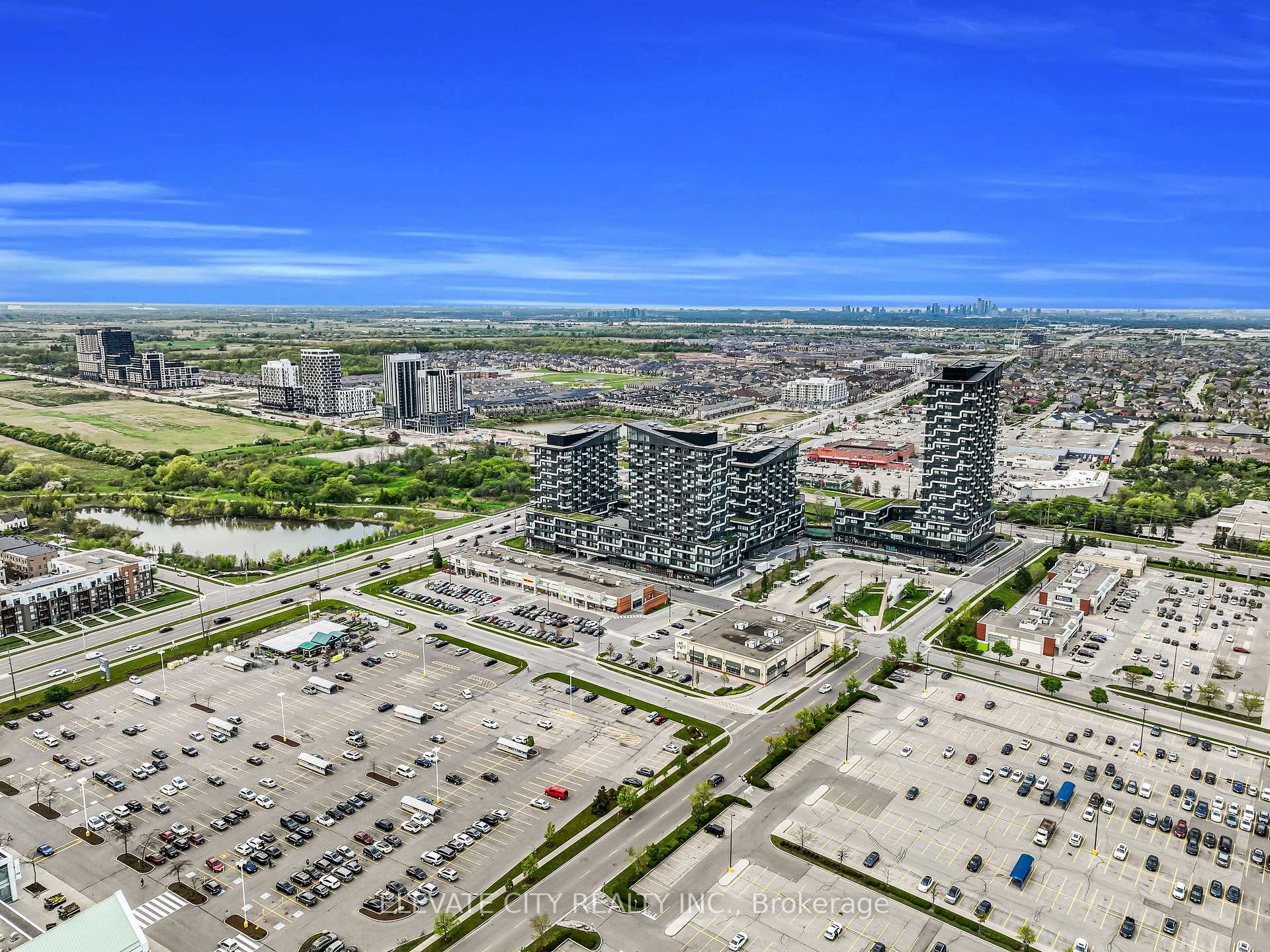 2 Bedrooms Condo at 2489 Taunton, Oakville For sale