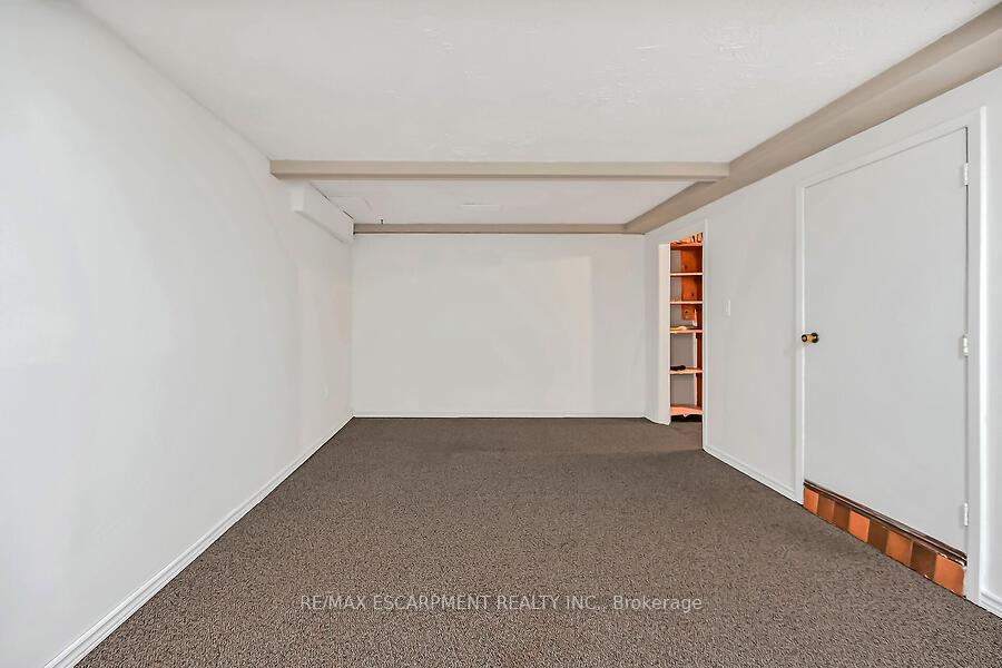 3 Bedrooms Condo at 1115 Paramount, Hamilton For sale