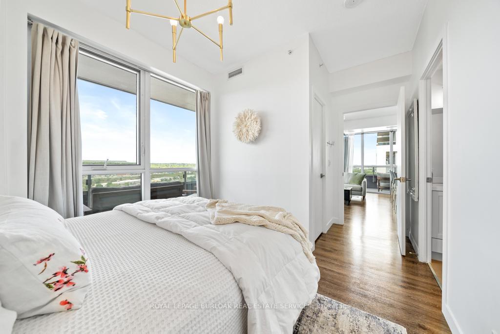 2 Bedrooms Condo at 2087 Fairview, Burlington For sale