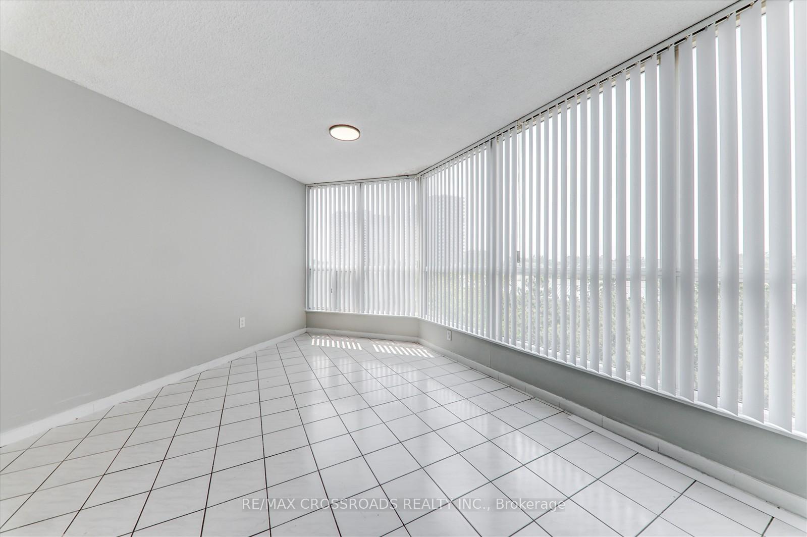 2 Bedrooms Condo at 1 Rowntree, Toronto For sale