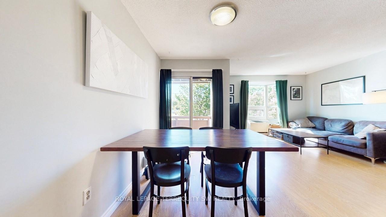 2 Bedrooms Condo at 3835 Lake Shore, Toronto For sale