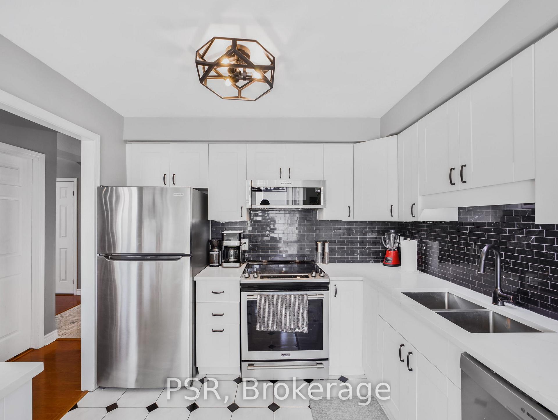 2 Bedrooms Condo at 67 Caroline,  Hamilton For sale