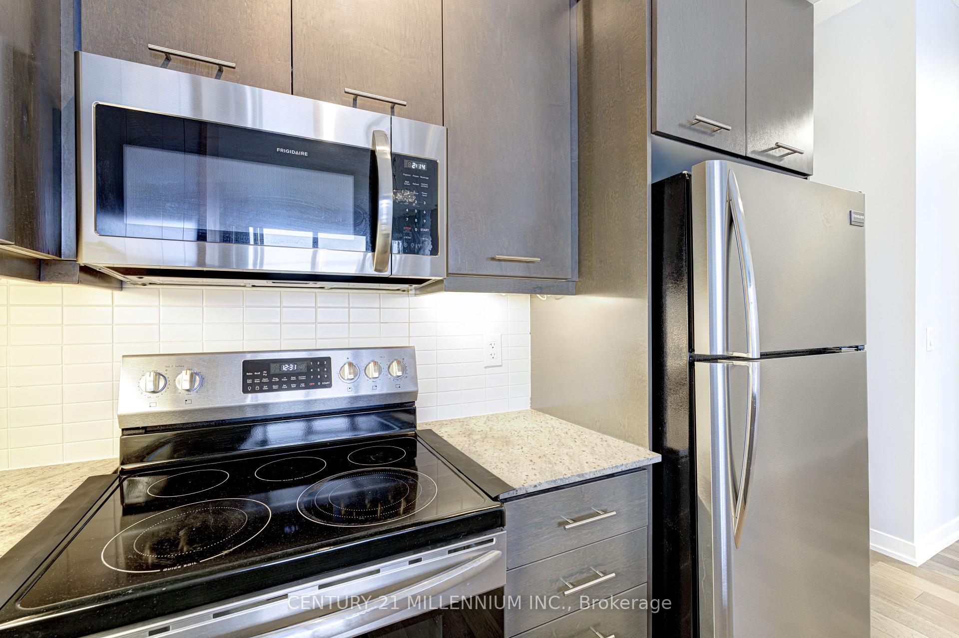2 Bedrooms Condo at 365 Prince Of Wales, Mississauga For sale