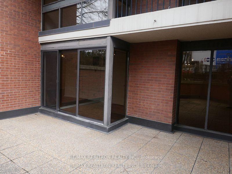 2 Bedrooms Condo at 349 St Clair, Toronto For sale