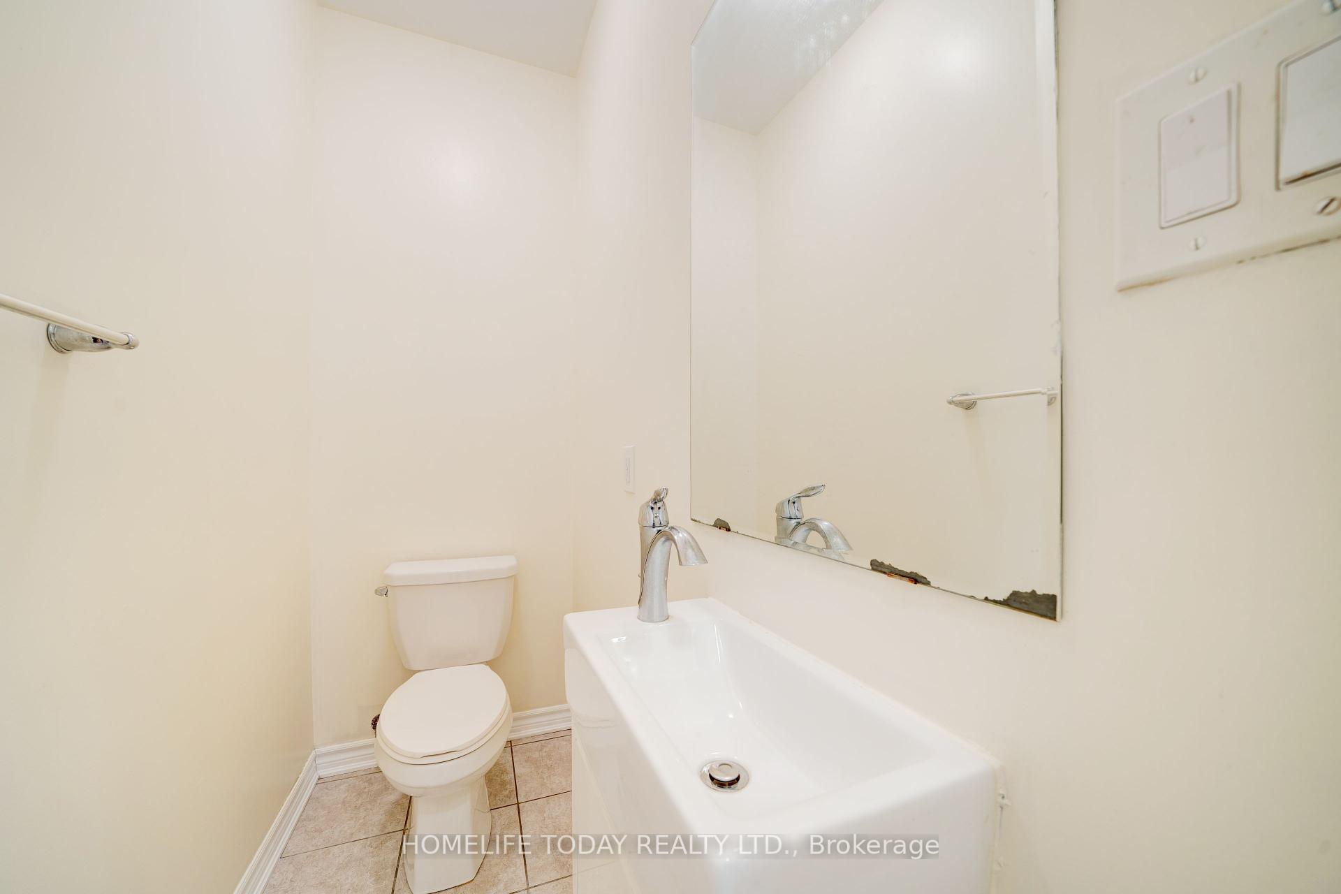 3 Bedrooms Condo at 45 Heron Park, Toronto For sale