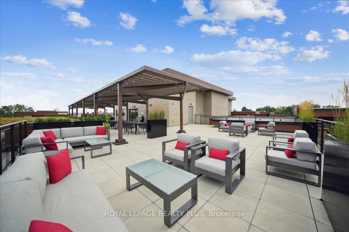 3 Bedrooms Condo at 1575 Lakeshore, Mississauga For sale