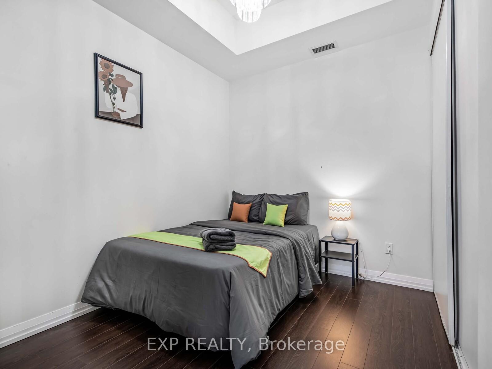 2 Bedrooms Condo at 460 Adelaide, Toronto For sale